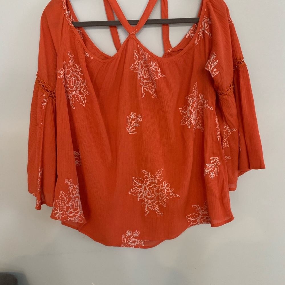 Beautiful brand-New size small,off the shoulders top. - Picture 8 of 11